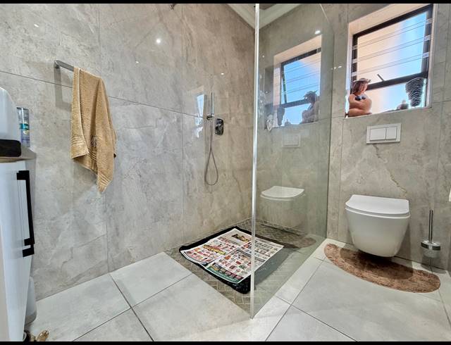 3 BEDROOM TOWNHOUSE FOR SALE IN JEFFREYS BAY CENTRAL